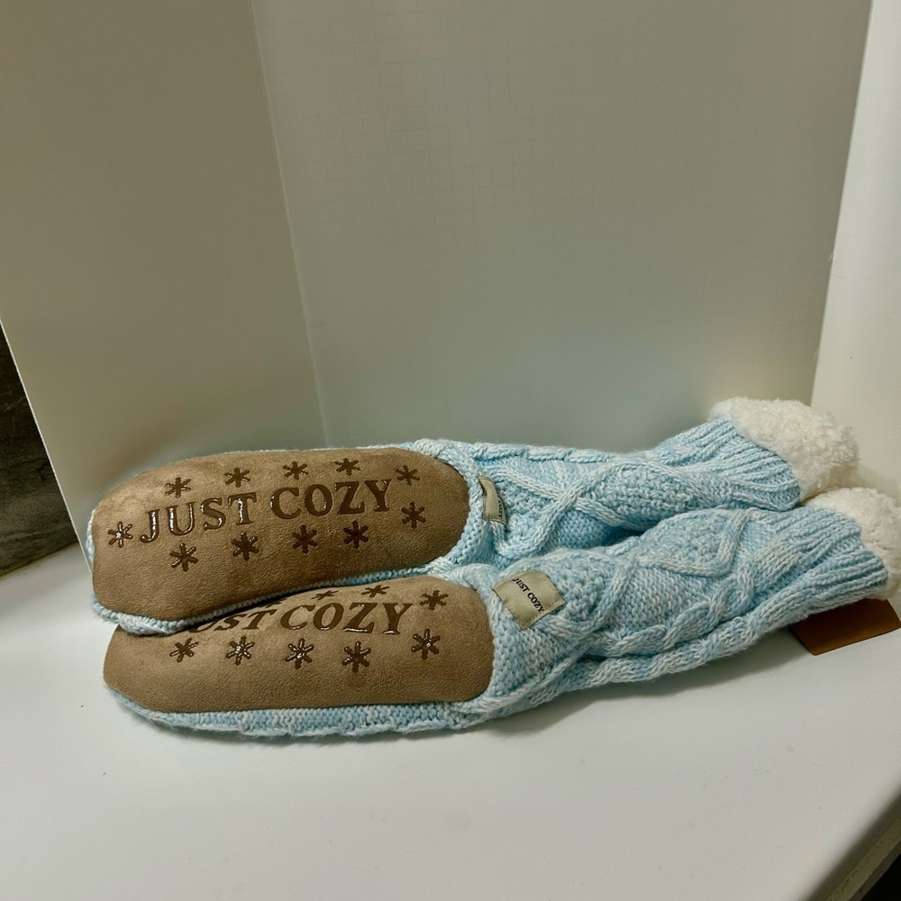 Just Cozy warm snuggly slipper socks size s/m shoe 5-8  NWT